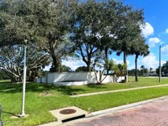 $460,000 | Tamiami Trail East, Naples, FL 34114