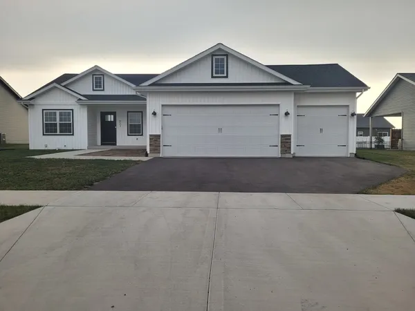 $339,900 | 627 South Regulators Street, Rochelle, IL 61068