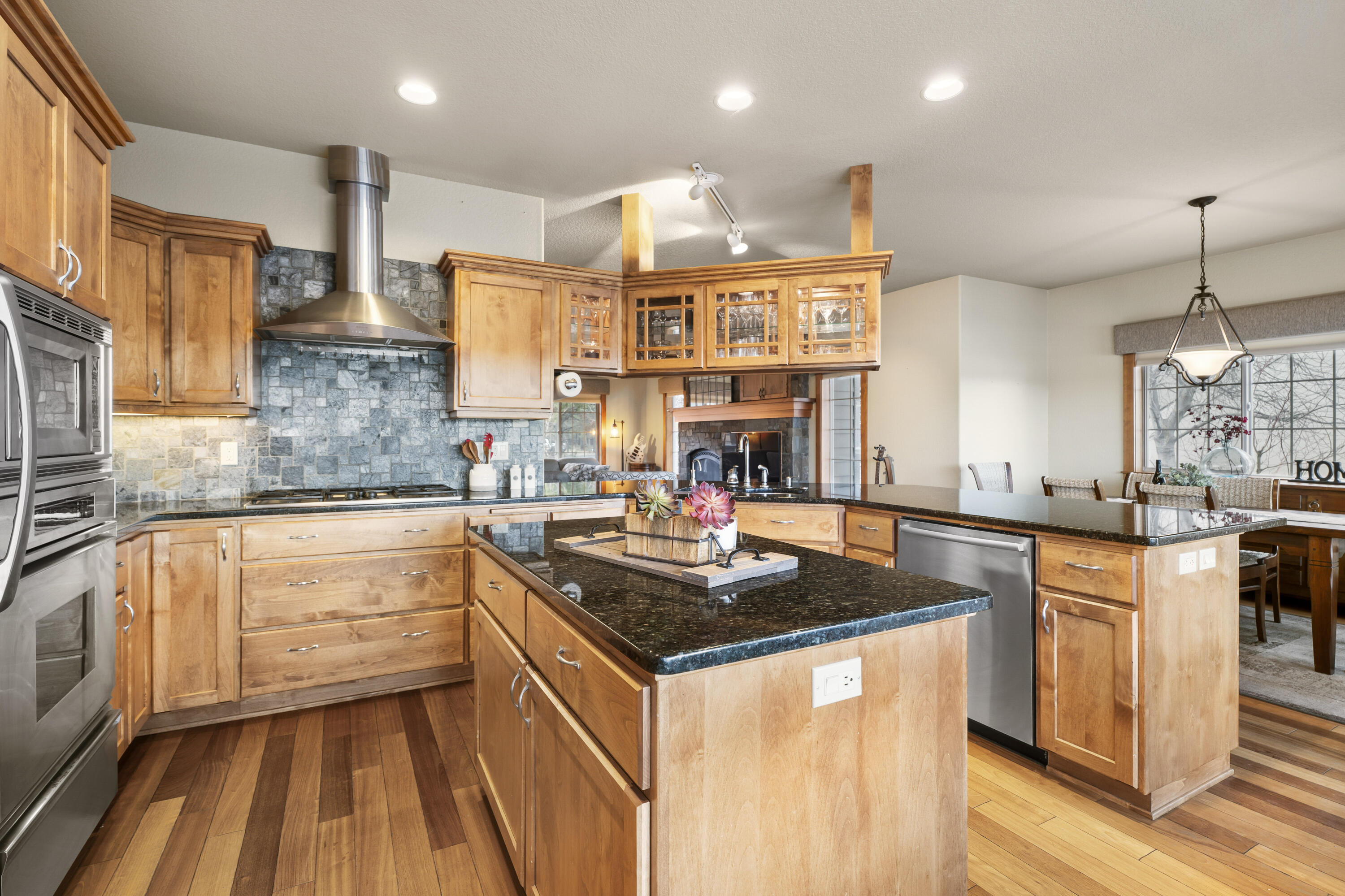 56902 River Road, Unit 6 Sunriver, OR 97707 - Photo 7 of 44 Kitchen