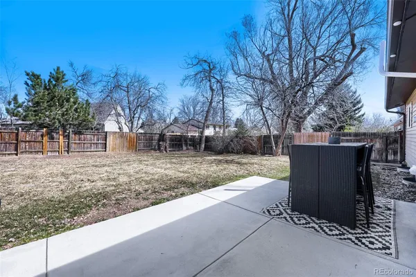 a view of backyard of the house