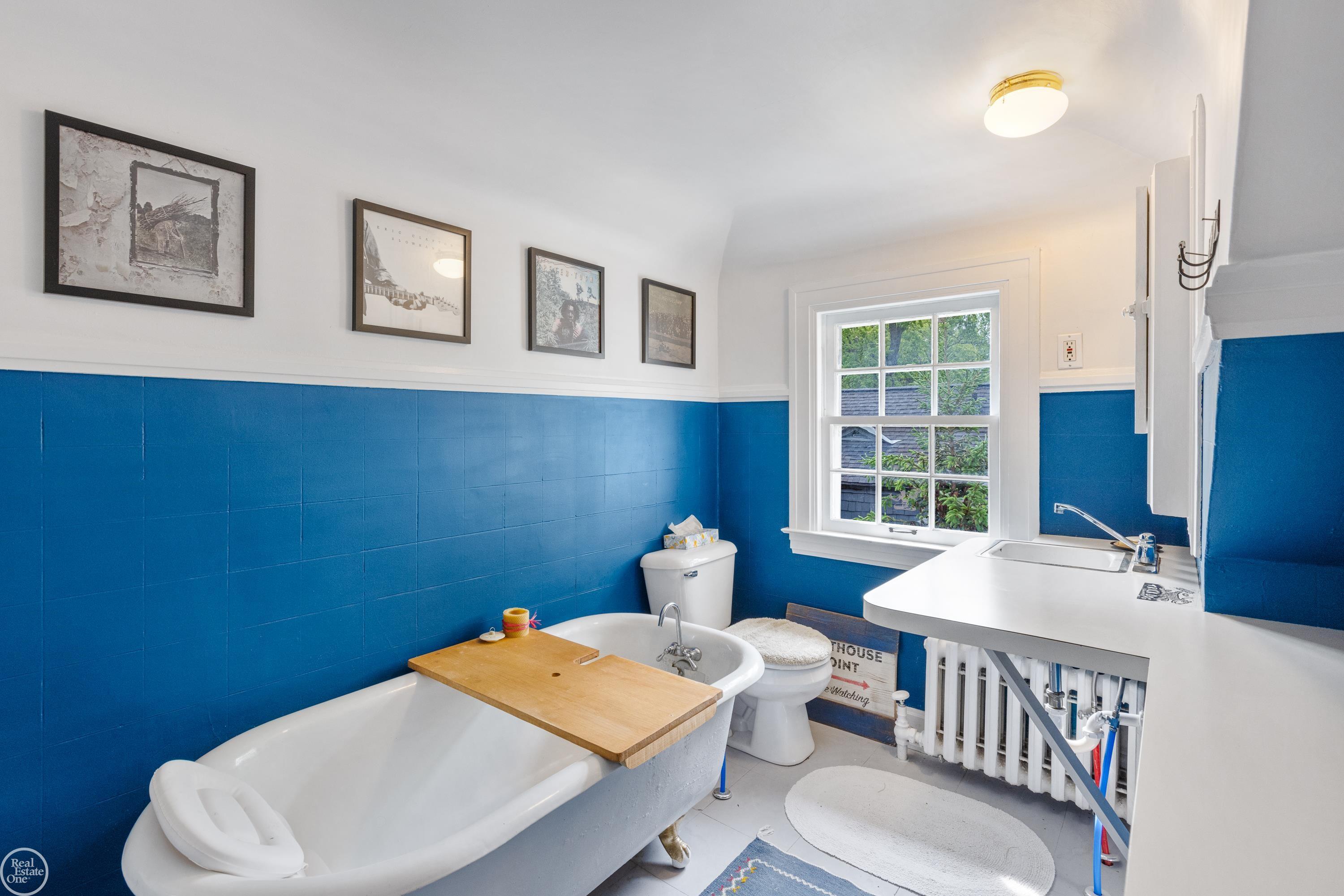 492 Rivard Boulevard Grosse Pointe, MI 48230 - Photo 48 of 81 50110851-47.JPG