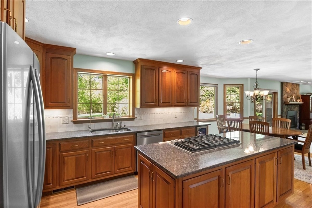 16 Covey Road Walpole, MA 02081 - Photo 12 of 42 Gallery Image 12