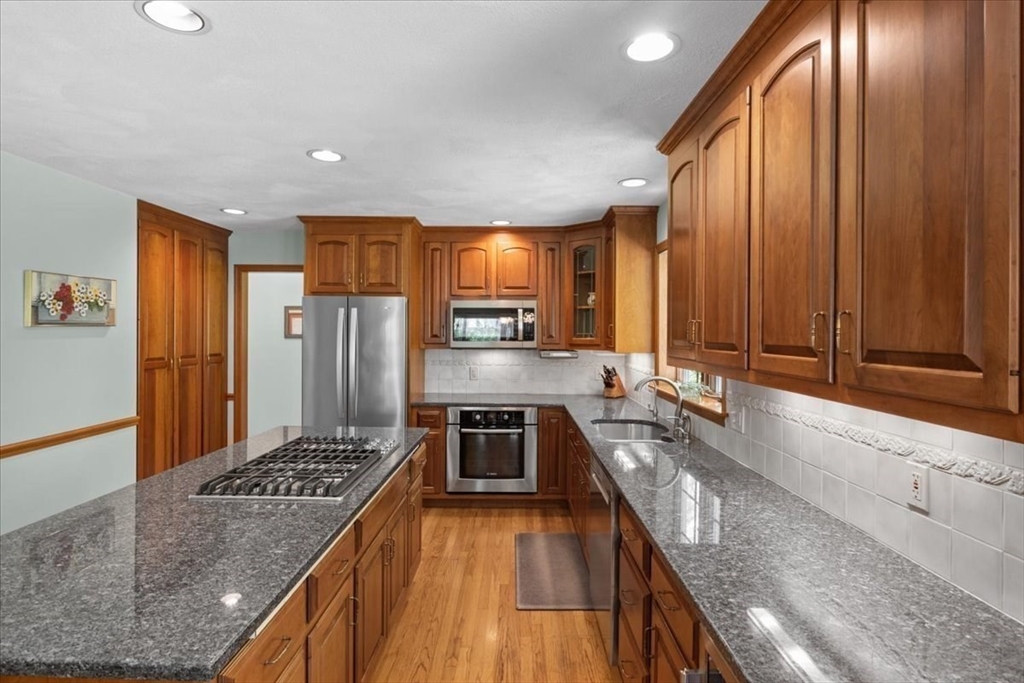 16 Covey Road Walpole, MA 02081 - Photo 14 of 42 Gallery Image 14