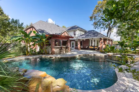 $672,500 | 2102 Hickory Village Court, Kingwood, TX 77345