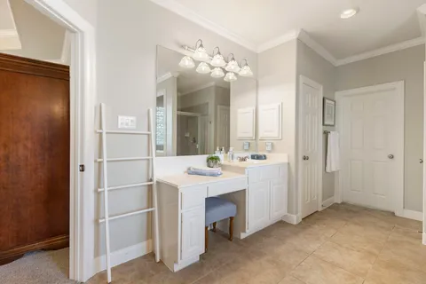 $672,500 | 2102 Hickory Village Court, Kingwood, TX 77345