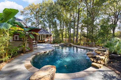 $672,500 | 2102 Hickory Village Court, Kingwood, TX 77345