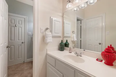 $672,500 | 2102 Hickory Village Court, Kingwood, TX 77345