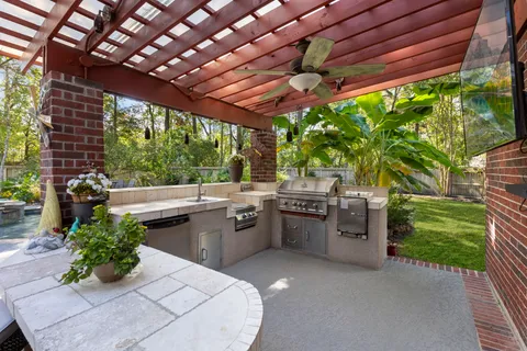 $672,500 | 2102 Hickory Village Court, Kingwood, TX 77345