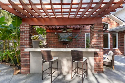 $672,500 | 2102 Hickory Village Court, Kingwood, TX 77345