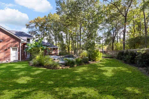 $672,500 | 2102 Hickory Village Court, Kingwood, TX 77345