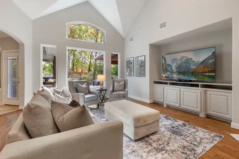 $672,500 | 2102 Hickory Village Court, Kingwood, TX 77345