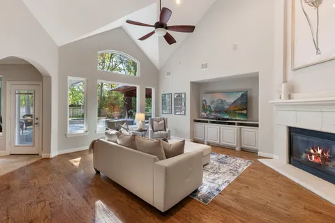 $672,500 | 2102 Hickory Village Court, Kingwood, TX 77345