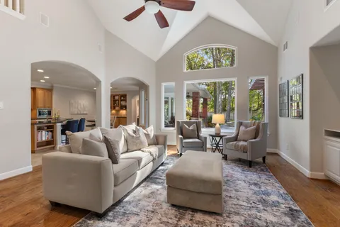 $672,500 | 2102 Hickory Village Court, Kingwood, TX 77345