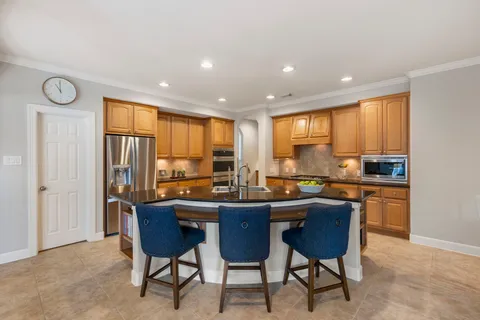 $672,500 | 2102 Hickory Village Court, Kingwood, TX 77345