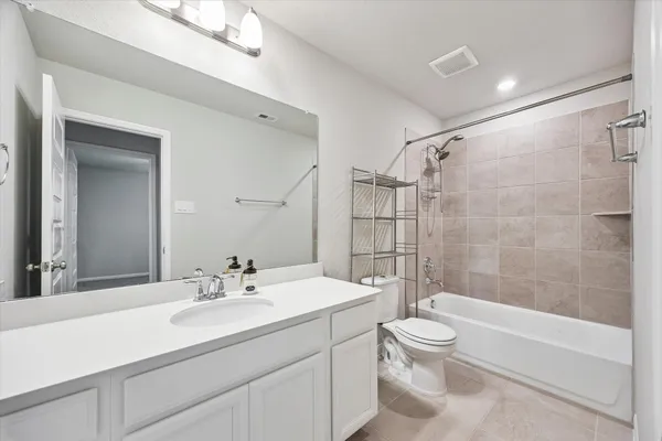 $2,700 | 906 Barstow Drive, Rosharon, TX 77583