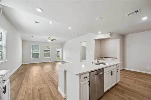 $2,700 | 906 Barstow Drive, Rosharon, TX 77583