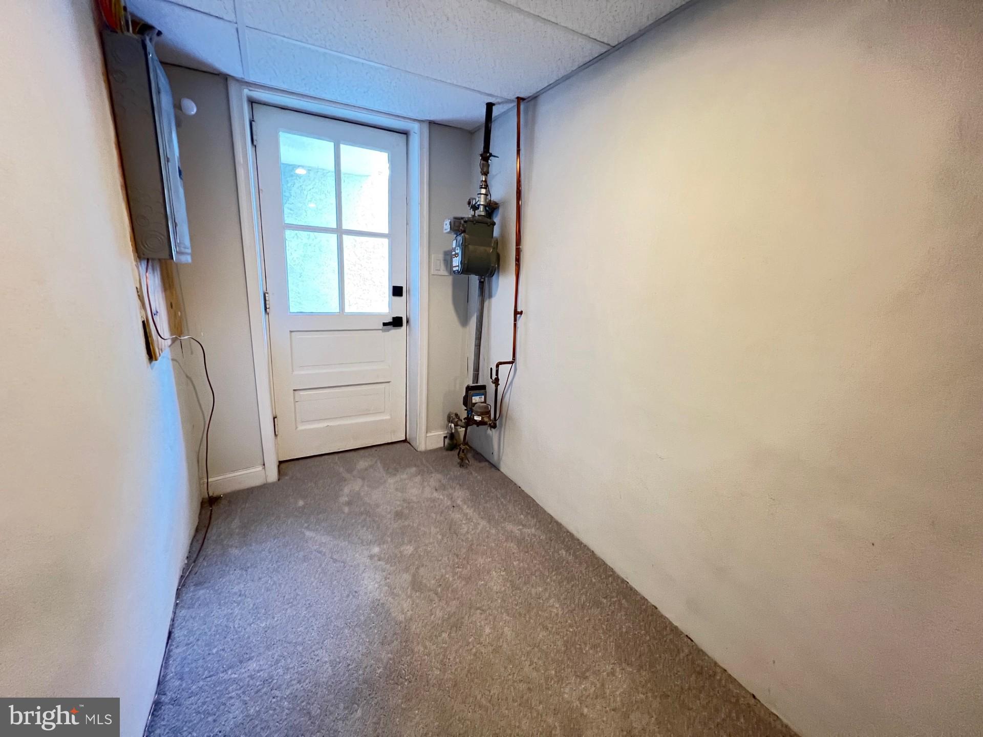 4735 Sheldon Street Philadelphia, PA 19127 - Photo 23 of 40 a view of room and window