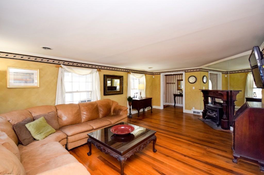 464 Springfield Street Wilbraham, MA 01095 - Photo 11 of 30