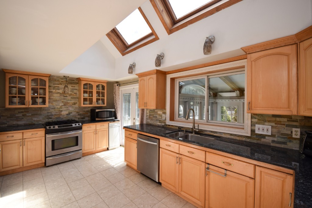 464 Springfield Street Wilbraham, MA 01095 - Photo 3 of 30