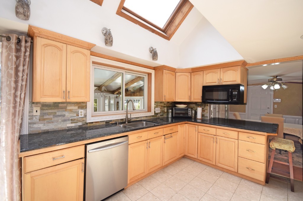 464 Springfield Street Wilbraham, MA 01095 - Photo 5 of 30