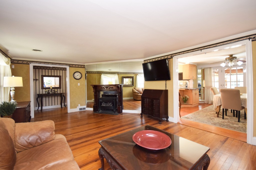 464 Springfield Street Wilbraham, MA 01095 - Photo 9 of 30