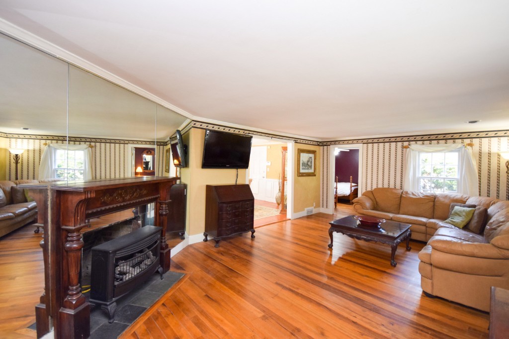 464 Springfield Street Wilbraham, MA 01095 - Photo 10 of 30