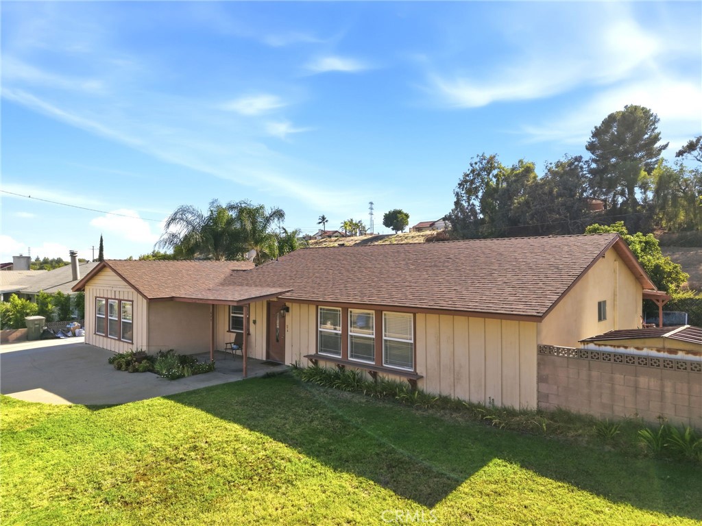 682 South Belden Street Rialto, CA 92376 - Photo 5 of 59