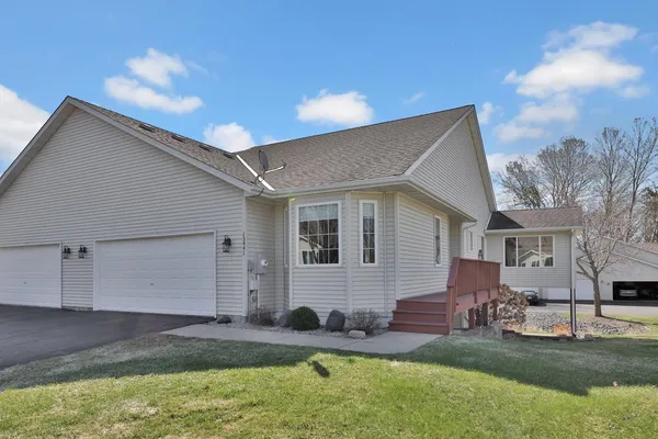 $375,000 | 13441 Pine View Place, Lindstrom, MN 55045