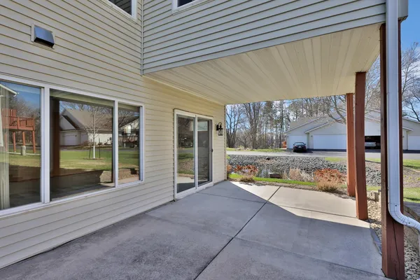 $375,000 | 13441 Pine View Place, Lindstrom, MN 55045