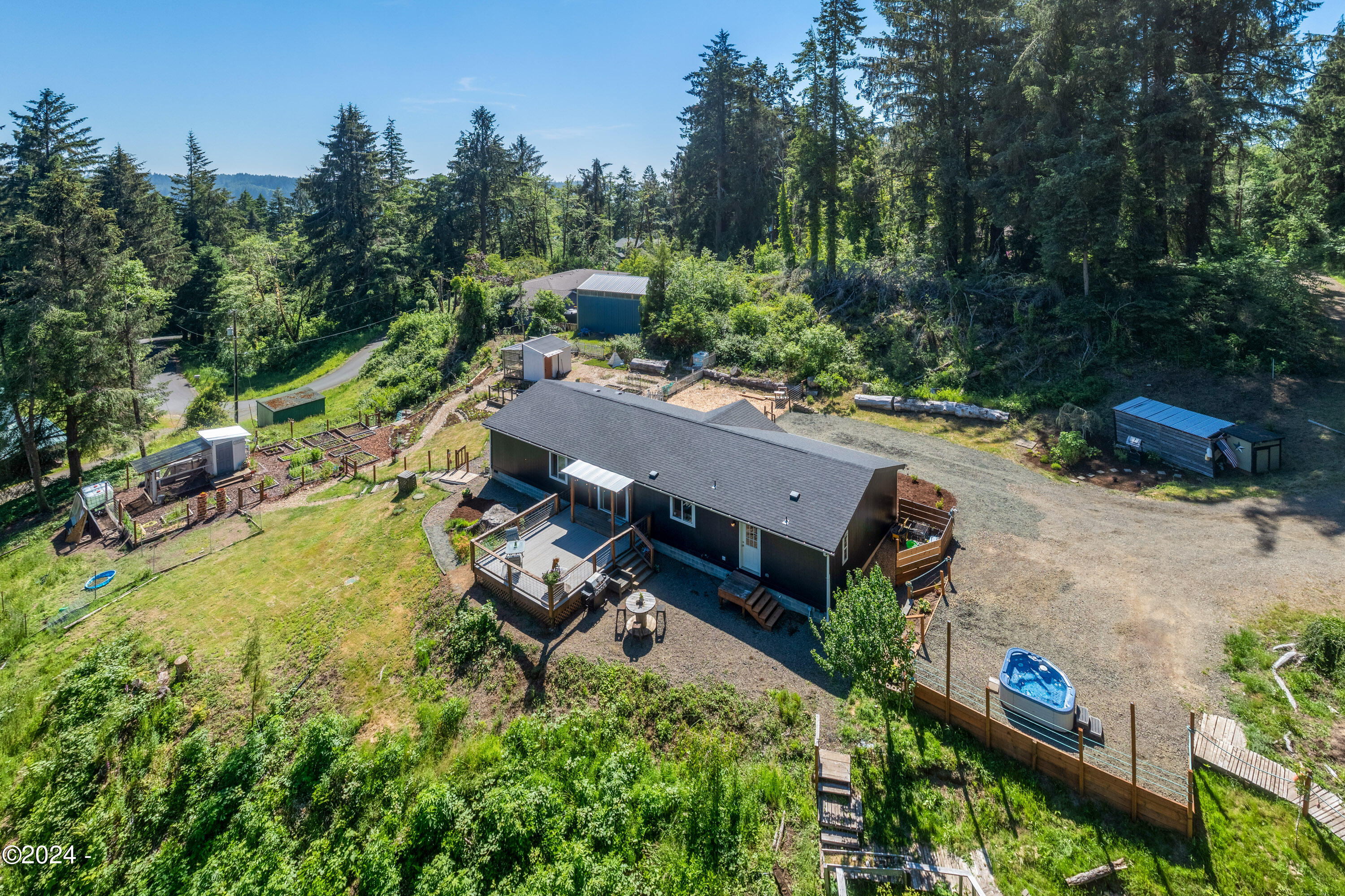 405 Southeast John Nye Road Newport, OR 97365 - Photo 6 of 54 Hot tub included