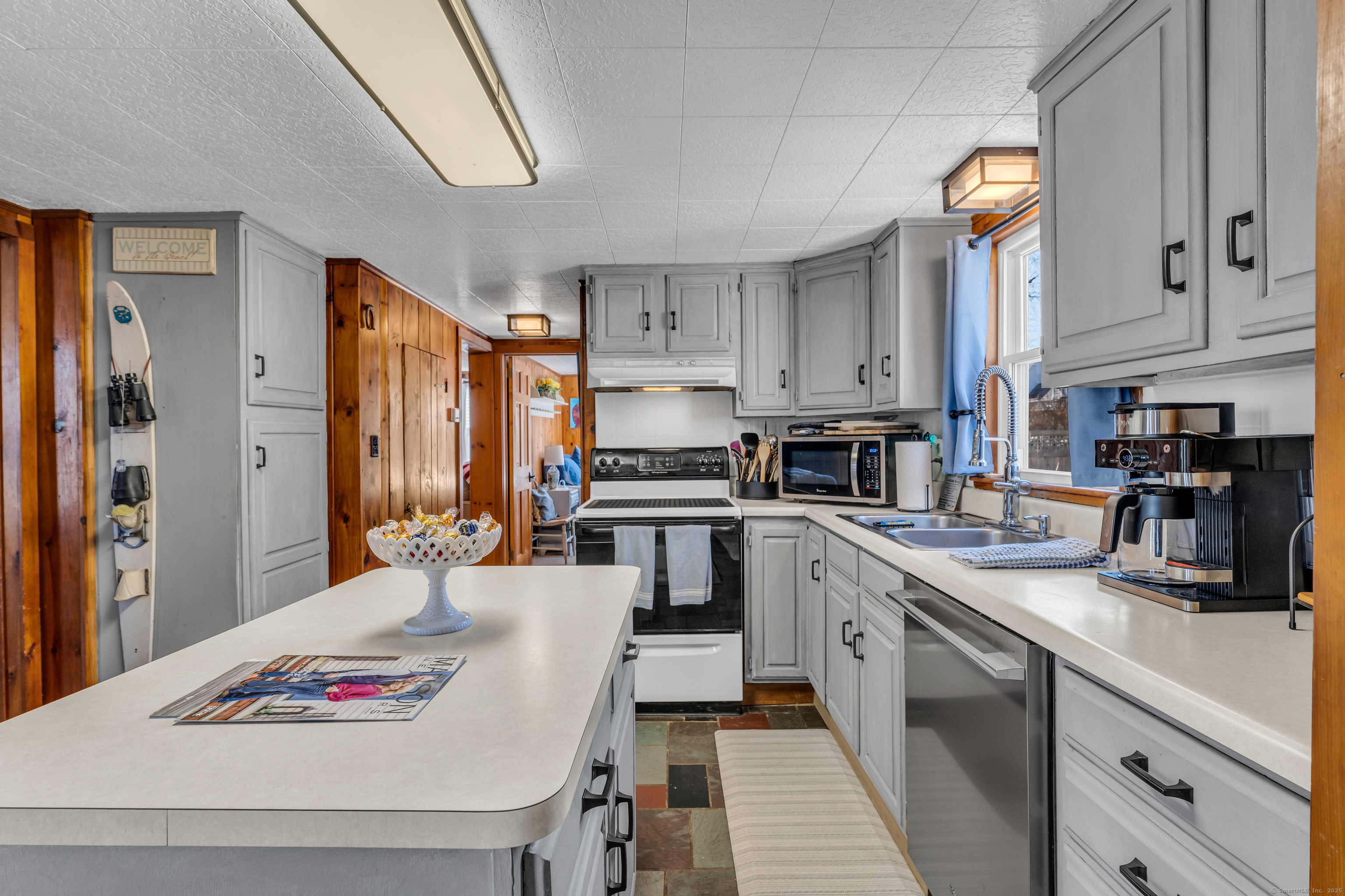 32 Bassett Lane Madison, CT 06443 - Photo 14 of 39