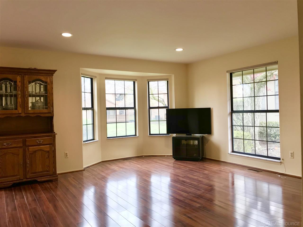 1891 Allenway Court Rochester Hills, MI 48309 - Photo 4 of 46