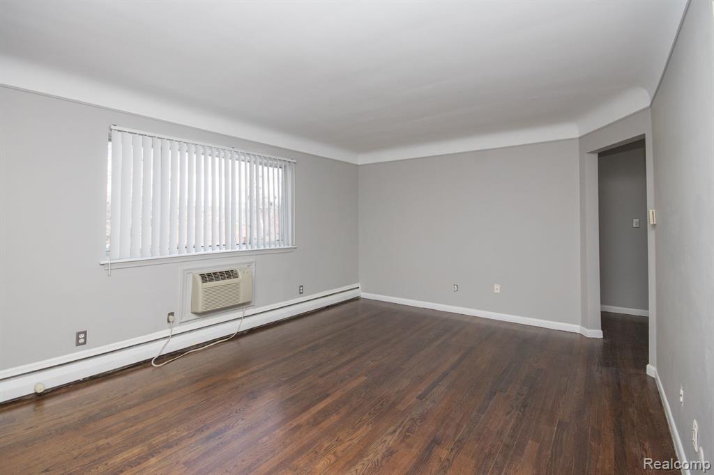 629 West Maple Road, Unit 14 Clawson, MI 48017 - Photo 5 of 27