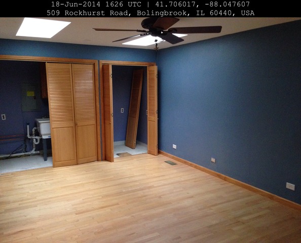 509 Rockhurst Road Bolingbrook, IL 60440 - Photo 5 of 14 a view of a livingroom with an empty space