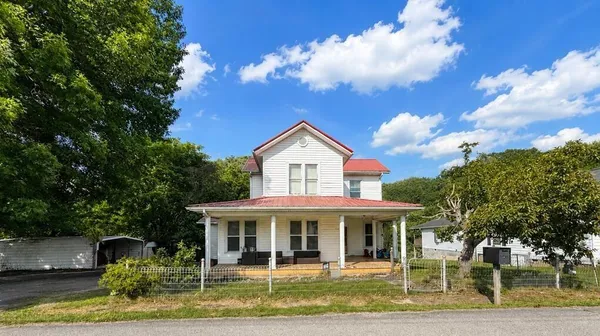 $150,000 | 192 North Buckingham Avenue, West Van Lear, KY 41268