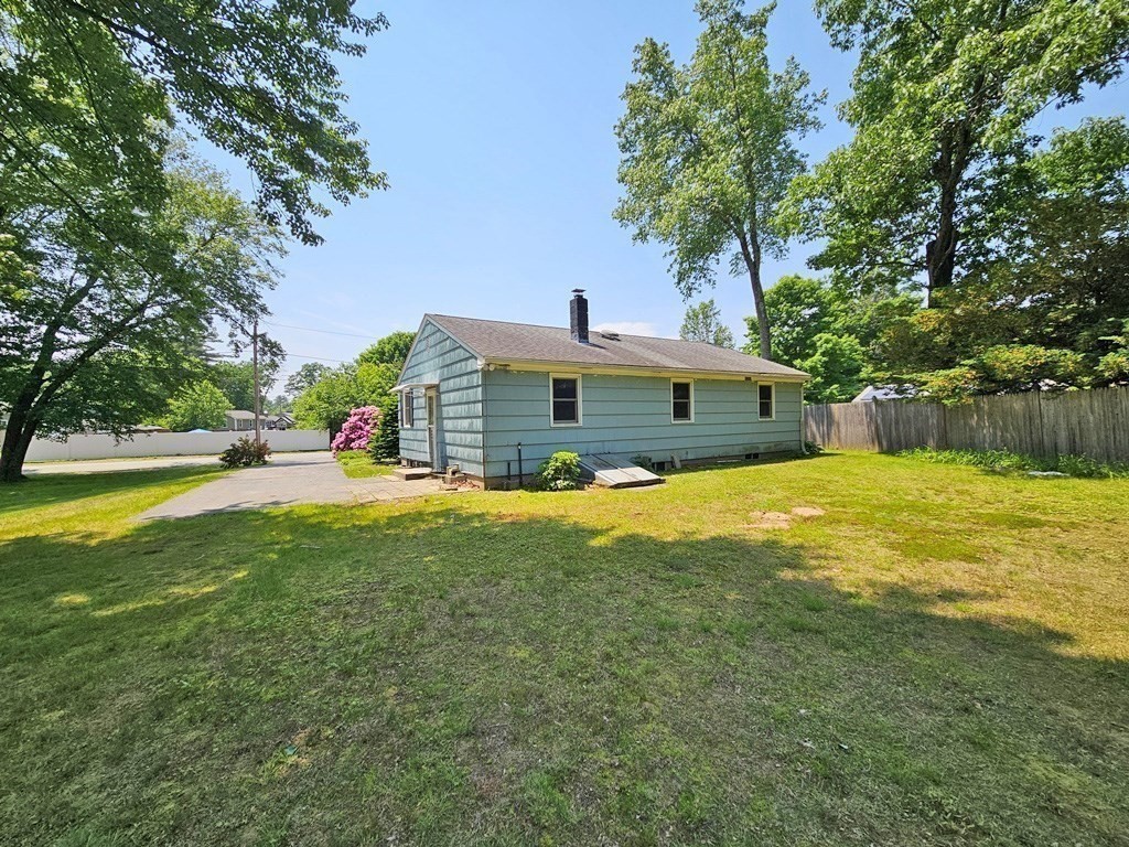 65 Daniel Square Belchertown, MA 01007 - Photo 4 of 15