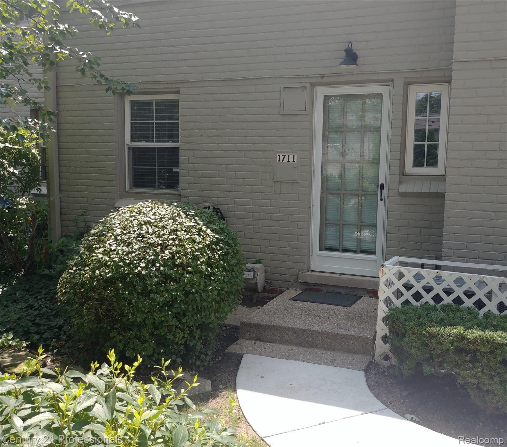 1711 Graefield Road Birmingham, MI 48009 - Photo 4 of 22 Back Door