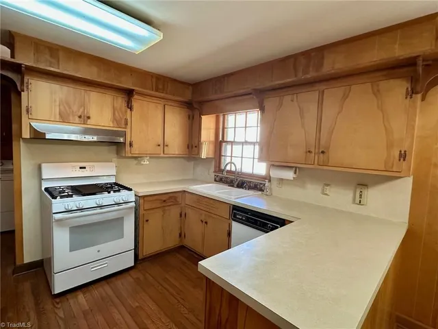 $317,500 | 260 Oakwood Drive, Elkin, NC 28621