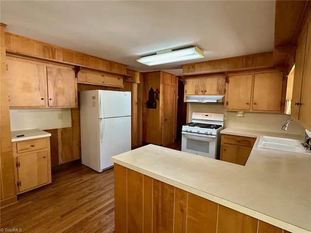 $317,500 | 260 Oakwood Drive, Elkin, NC 28621