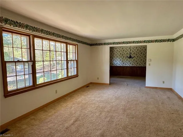 $317,500 | 260 Oakwood Drive, Elkin, NC 28621