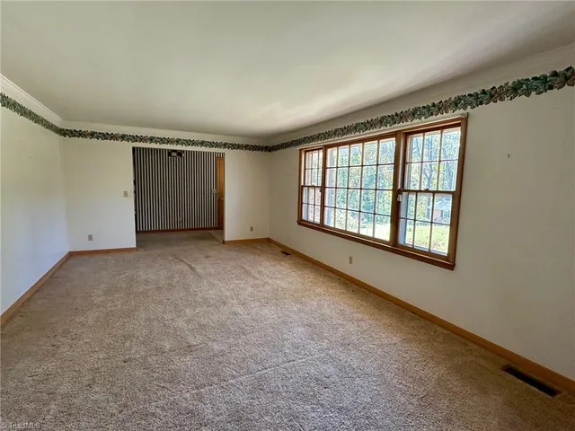 $317,500 | 260 Oakwood Drive, Elkin, NC 28621