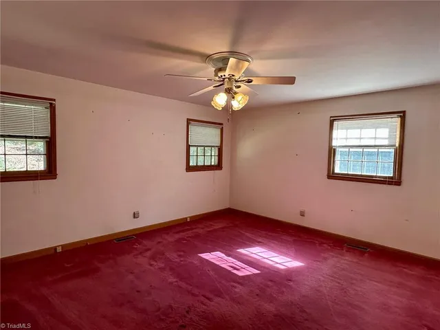 $317,500 | 260 Oakwood Drive, Elkin, NC 28621