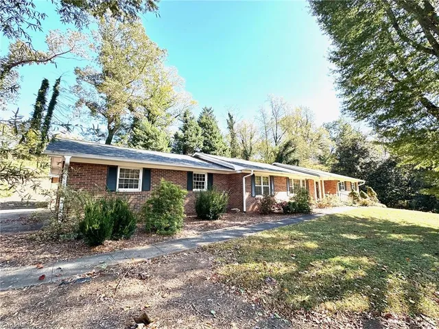 $317,500 | 260 Oakwood Drive, Elkin, NC 28621