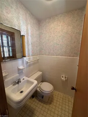 $317,500 | 260 Oakwood Drive, Elkin, NC 28621