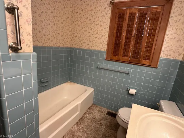 $317,500 | 260 Oakwood Drive, Elkin, NC 28621