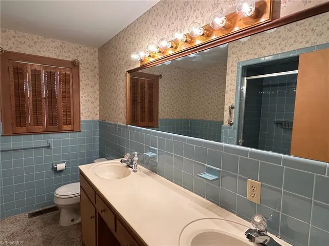 $317,500 | 260 Oakwood Drive, Elkin, NC 28621