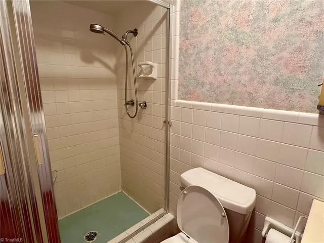 $317,500 | 260 Oakwood Drive, Elkin, NC 28621