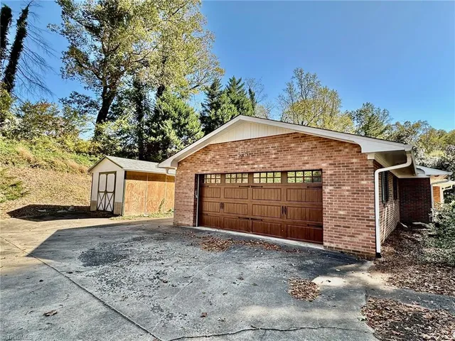 $317,500 | 260 Oakwood Drive, Elkin, NC 28621