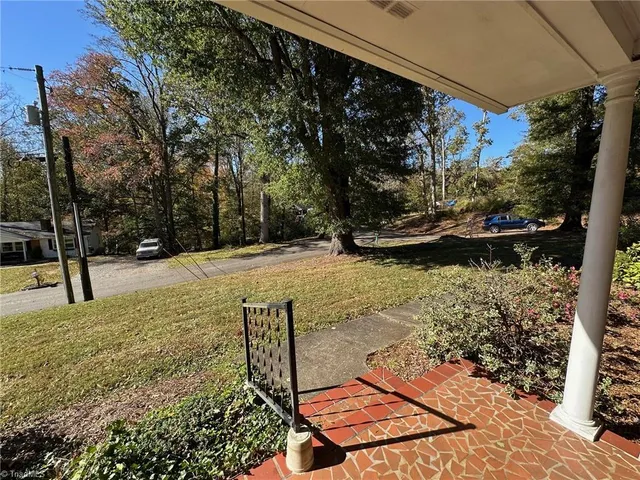 $317,500 | 260 Oakwood Drive, Elkin, NC 28621