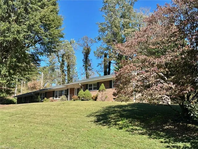 $317,500 | 260 Oakwood Drive, Elkin, NC 28621